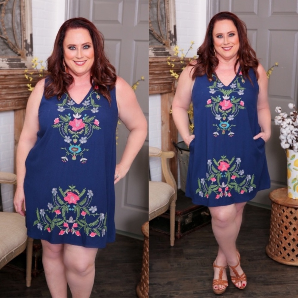 ✨LAST ONE✨PLUS Navy Embroidered Dress - Picture 2 of 3